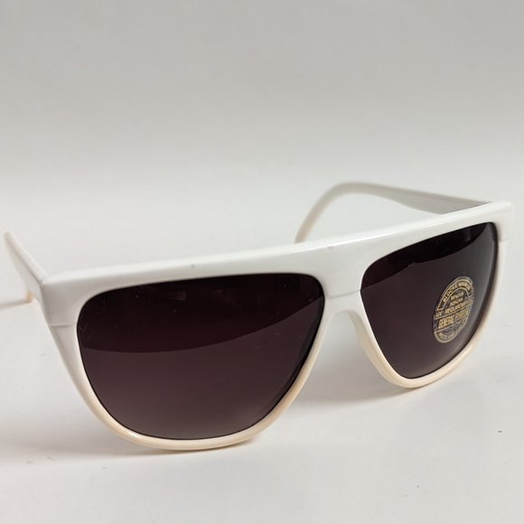 NWT Vintage 80\'s Plastic Lady Fashion Sunglasses (S.White)
